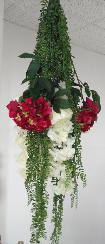 Ramo colgante variado de peonias, almendros y hortensias 130cm alt x 5
