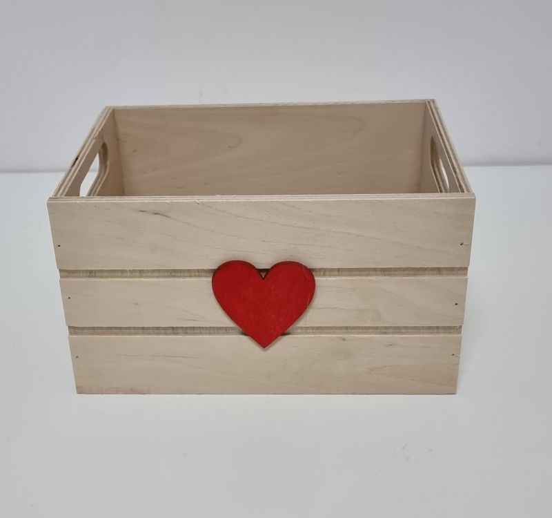 Caja blanca 21x15x11cm con corazon rojo