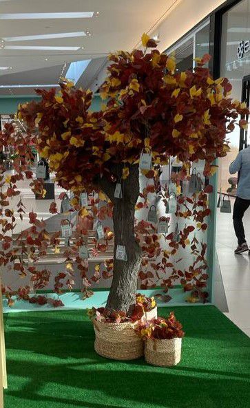 Arbol tronco fantasía artificial con hojas otoñales 265cm 
